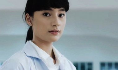 Tatapan Mata Tatjana Saphira Membuatku Tulus Tersesat  Dalam Labirin