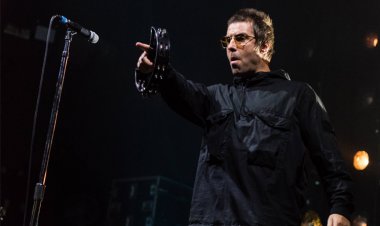 Tamborin Liam Gallagher Yang Digunakan Saat Merekam Lagu Wonderwall Laku Terjual
